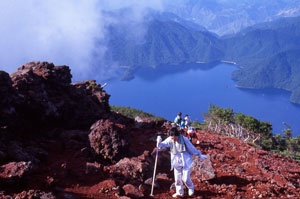 男体山
