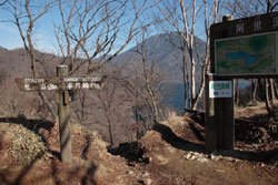 半月山