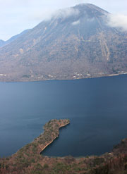 半月山