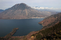 半月山