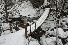 雄飛の滝氷柱群