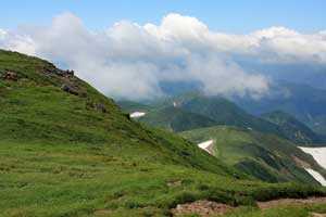 湯殿山方向を望む 
