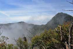 仲秋の釈迦ケ岳・中岳・西平岳を巡る