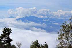仲秋の釈迦ケ岳・中岳・西平岳を巡る